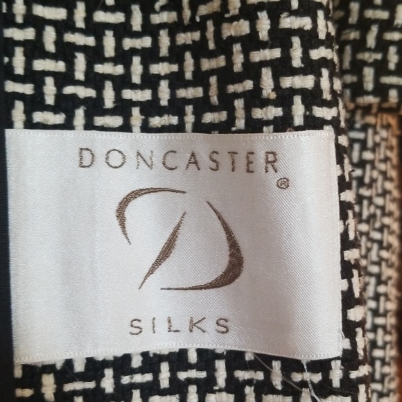 🖤🤍‼️SALE‼️Gorgeous Doncaster Raw Silk Overcoat Size Small. Black and White. - Picture 3 of 8